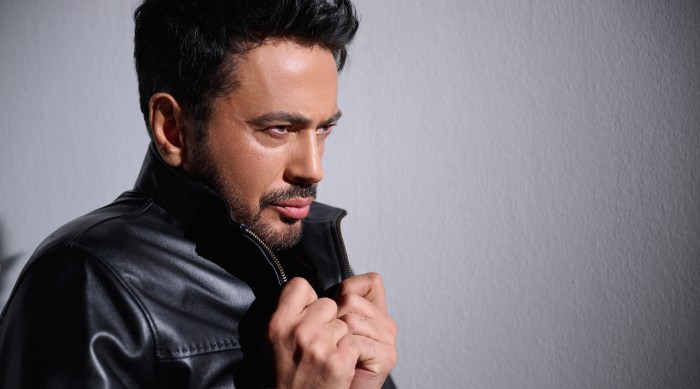 Emre Altuğ - Siyah