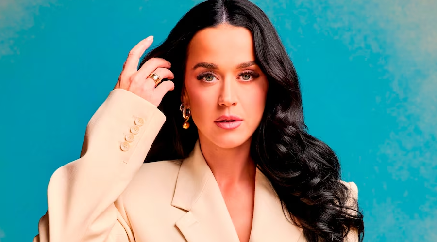 Katy Perry kendi koleksiyonunu tanıttı