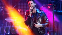 /u/img/b/a/d/adamlevine-1428485876.jpg