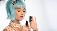 https://cdn.radyofenomen.com/u/img/a/k/a/katy-perry-yeni-covergirl-makyaj-koleksiyonu-1487076916.jpg