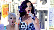 https://cdn.radyofenomen.com/u/img/a/k/a/katyperry-1445933958.jpg