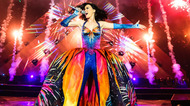 https://cdn.radyofenomen.com/u/img/a/k/a/katyperry02-1415978298.jpg