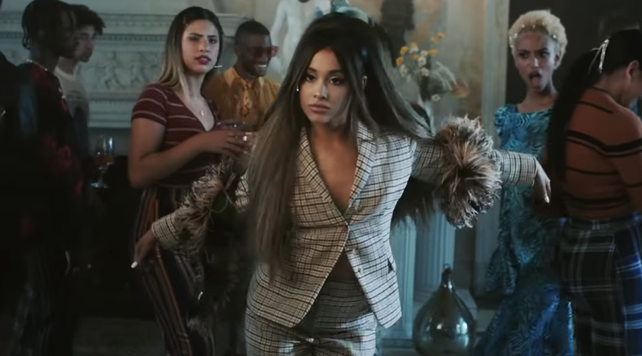 https://cdn.radyofenomen.com/u/img/c/a/r/arianagrande-1-1564749395.jpg