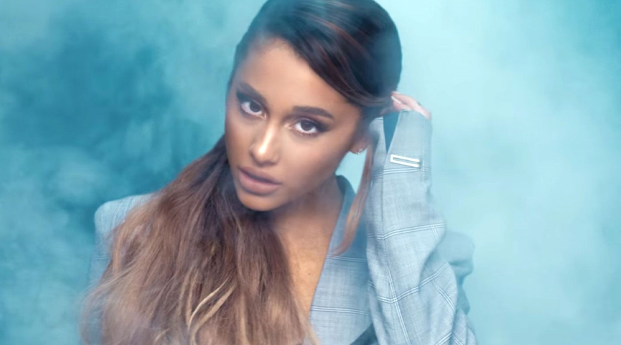 https://cdn.radyofenomen.com/u/img/c/a/r/arianagrande-1556284443.jpg
