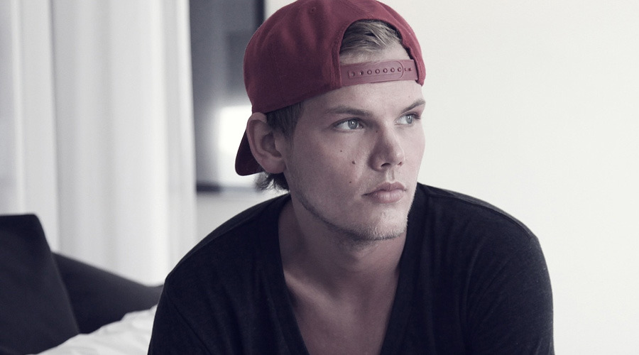 https://cdn.radyofenomen.com/u/img/c/a/v/avicii-1459254788.jpg