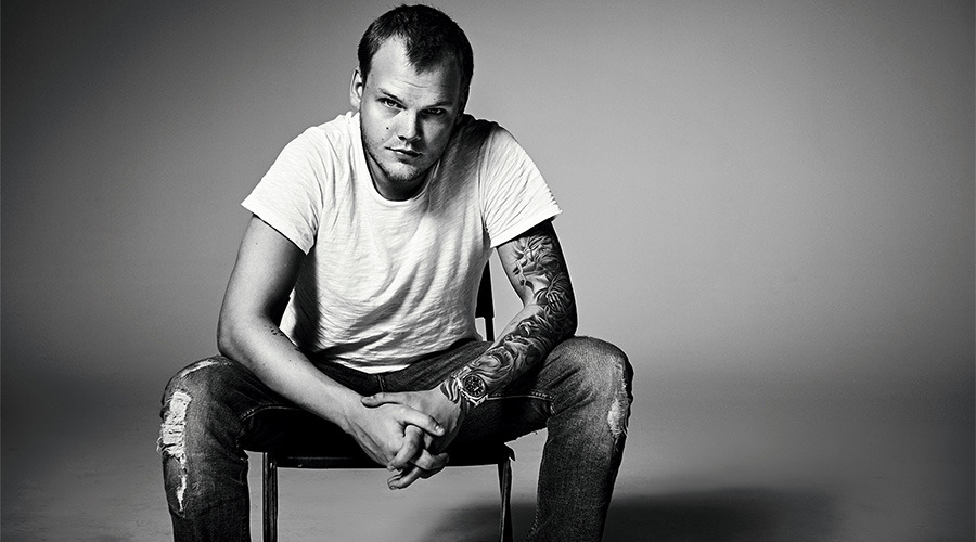 https://cdn.radyofenomen.com/u/img/c/a/v/avicii-1464864559.jpg