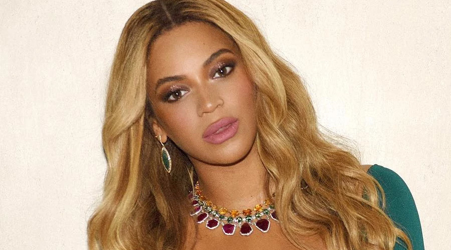 https://cdn.radyofenomen.com/u/img/c/b/e/beyonce-1492686393.jpg