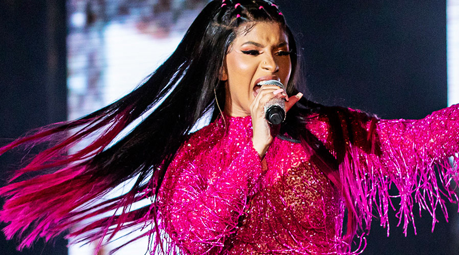 https://cdn.radyofenomen.com/u/img/c/c/a/cardib-1570453258.jpg