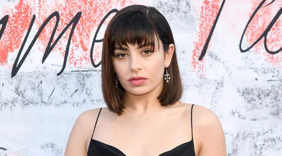 https://cdn.radyofenomen.com/u/img/c/c/h/charlixcx-1565356723.jpg