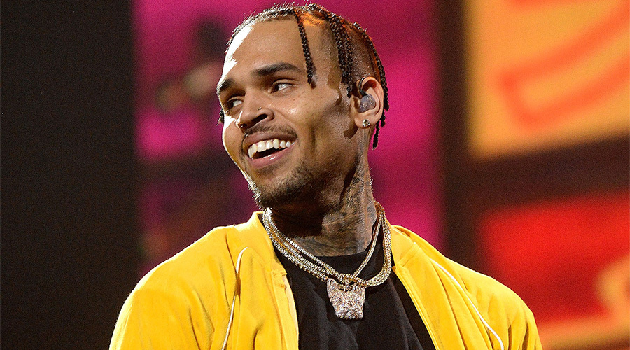 https://cdn.radyofenomen.com/u/img/c/c/h/chrisbrown-1557145599.jpg
