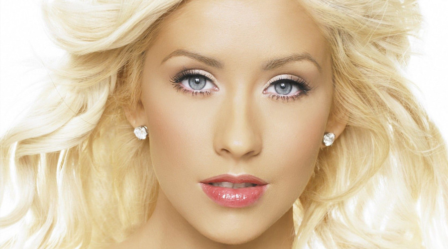 https://cdn.radyofenomen.com/u/img/c/c/h/christinaaguilera-1470386214.jpg