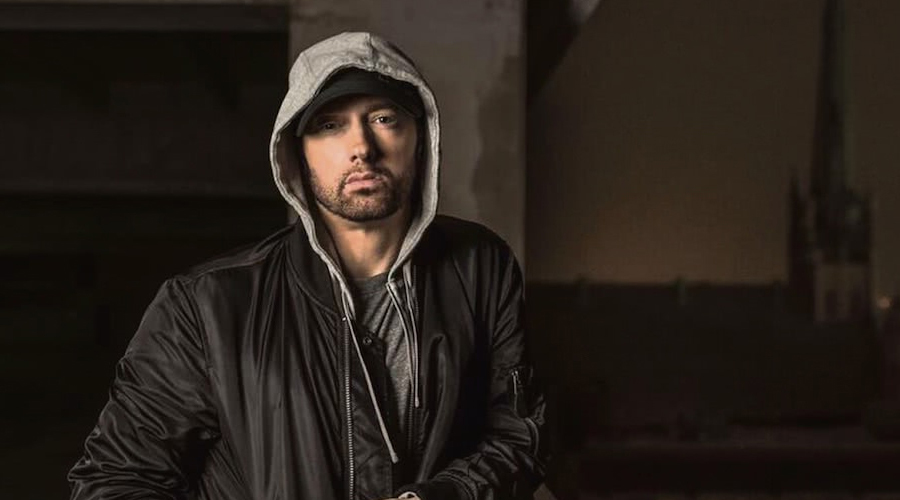 https://cdn.radyofenomen.com/u/img/c/e/m/eminem-1566998429.jpg