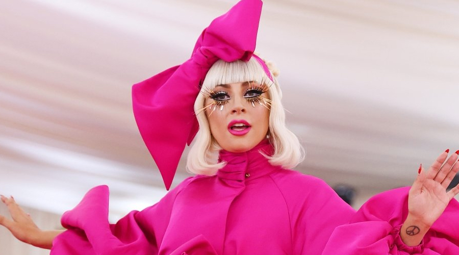 https://cdn.radyofenomen.com/u/img/c/l/a/ladygaga-1563459255.jpg