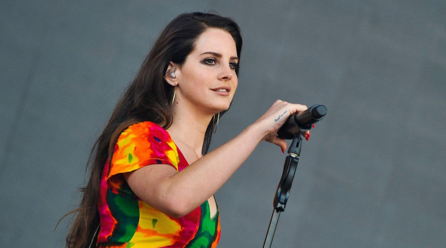 https://cdn.radyofenomen.com/u/img/c/l/a/lanadelrey-1518172124.jpg