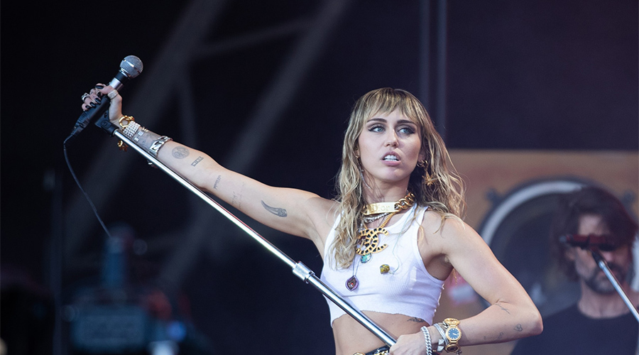 https://cdn.radyofenomen.com/u/img/c/m/i/mileycyrus-1570184606.jpg