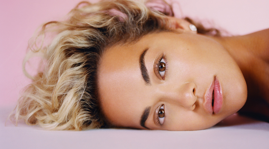https://cdn.radyofenomen.com/u/img/c/r/i/ritaora-1537536493.jpg
